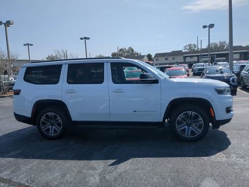 Used 2024 Jeep Wagoneer Series II w/ Flexible Seating Group image 5