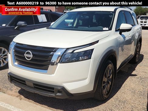 Used 2024 Nissan Pathfinder SV FWD image 1