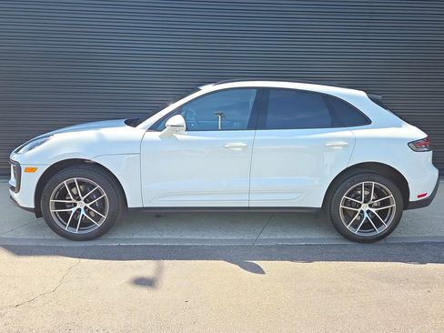 Certified 2026 Porsche Macan AWD/4WD image 2