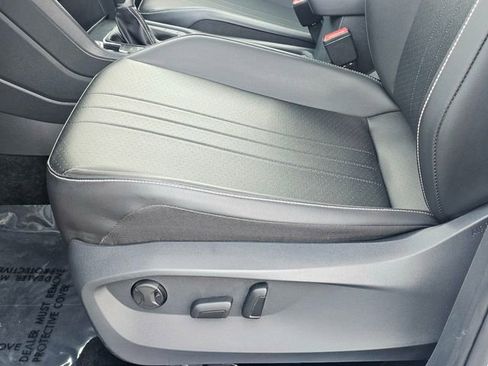 Used 2022 Volkswagen Tiguan SE image 19