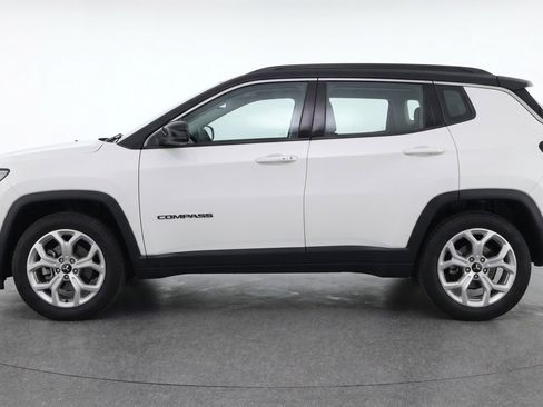 Used 2025 Jeep Compass Latitude AWD/4WD image 5