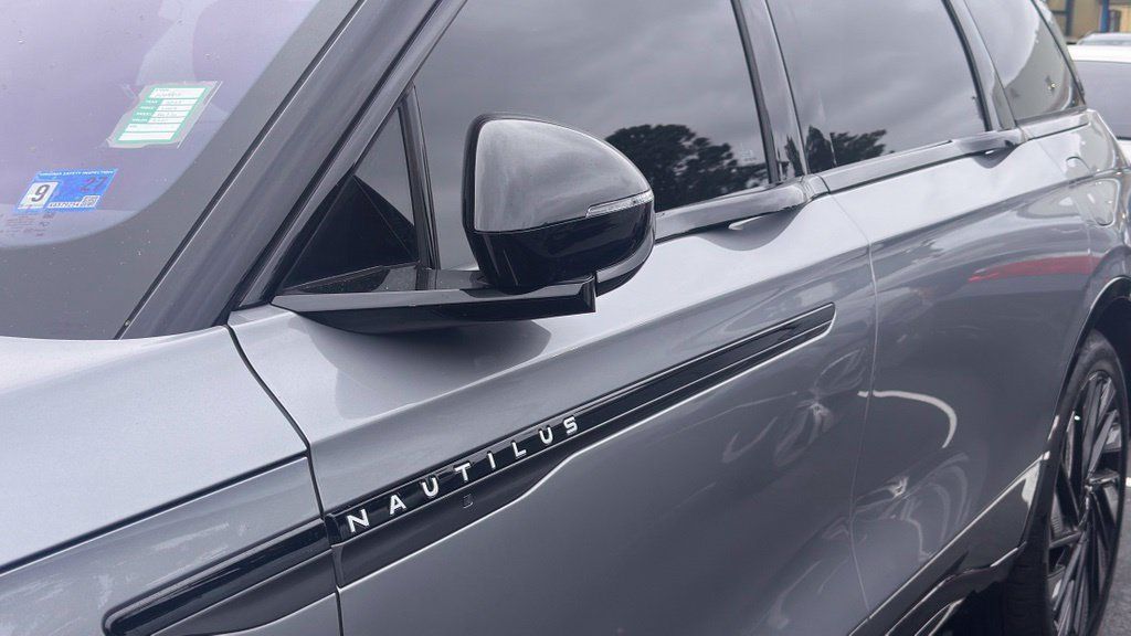 Used 2025 Lincoln Nautilus Reserve AWD/4WD image 6