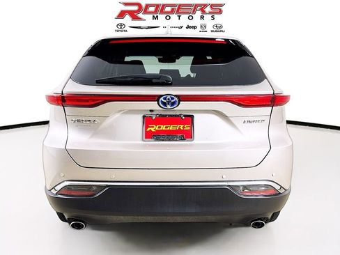 Used 2024 Toyota Venza Limited image 6