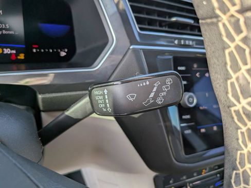 Used 2023 Volkswagen Tiguan SE FWD image 29