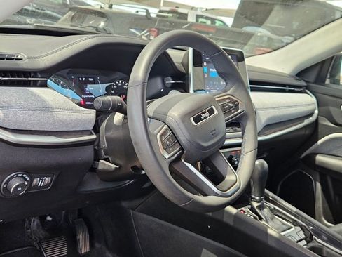 Used 2022 Jeep Compass Latitude w/ Sun and Sound Group FWD image 9