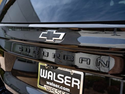 Used 2025 Chevrolet Suburban Z71 w/ Comfort Package image 18