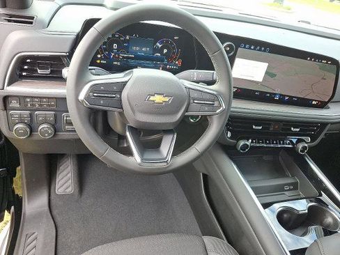 New 2026 Chevrolet Suburban LS image 7