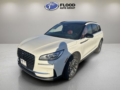 New 2026 Lincoln Corsair Reserve image 3