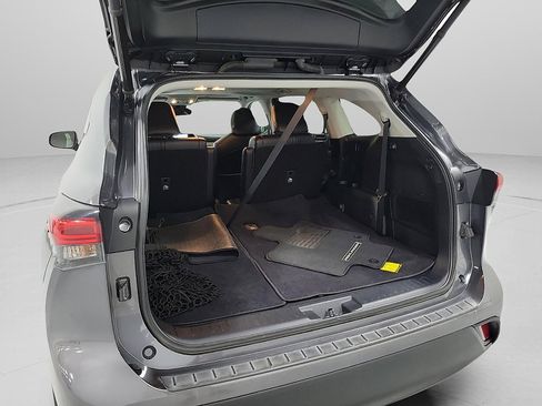 Used 2023 Toyota Highlander XLE FWD image 7