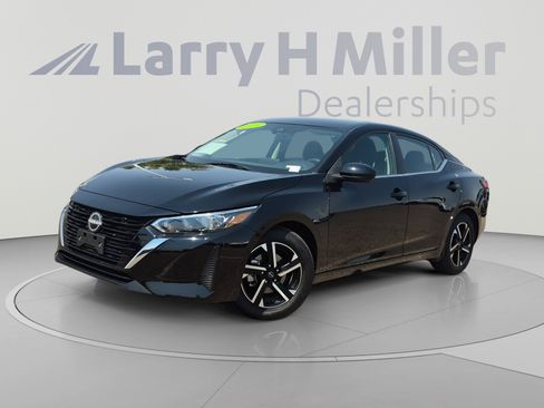 Used 2025 Nissan Sentra SV FWD image 1