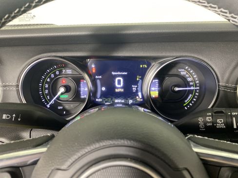 Used 2023 Jeep Wrangler Unlimited Sahara AWD/4WD image 23