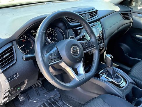 Used 2017 Nissan Rogue SV w/ Midnight Edition Package image 17