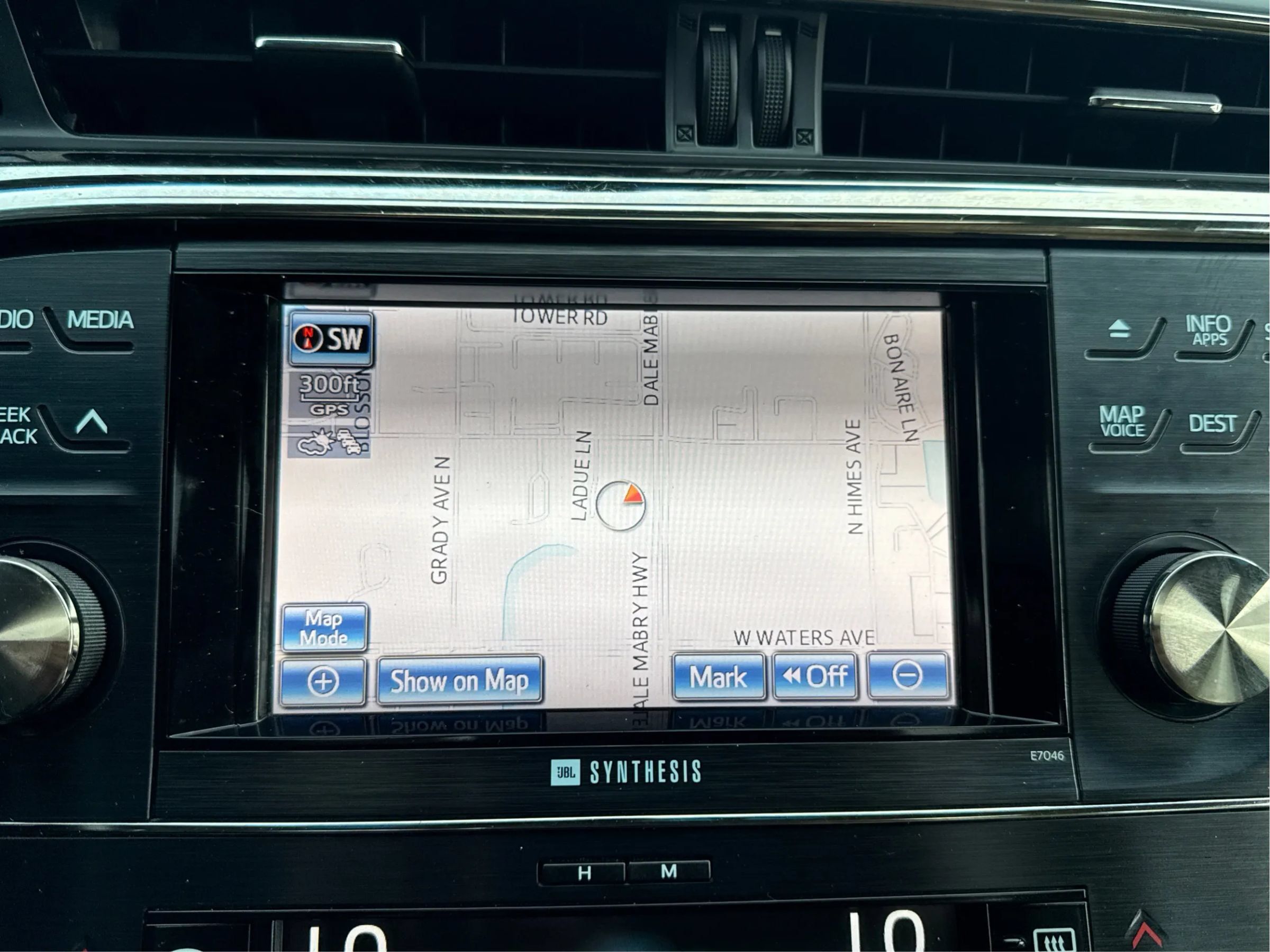 Used 2014 Toyota Avalon Limited w/ Technology Package FWD image 30