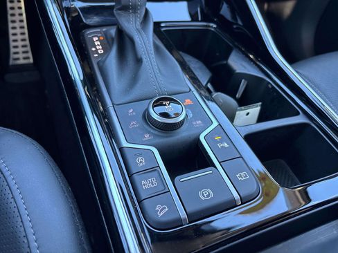 Used 2025 Kia Sorento SX image 28