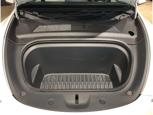 Used 2021 Tesla Model Y Long Range image 4