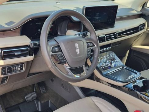 Used 2023 Lincoln Nautilus Reserve AWD/4WD image 11
