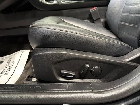 Used 2018 Ford Fusion SE w/ Fusion SE Technology Package image 19