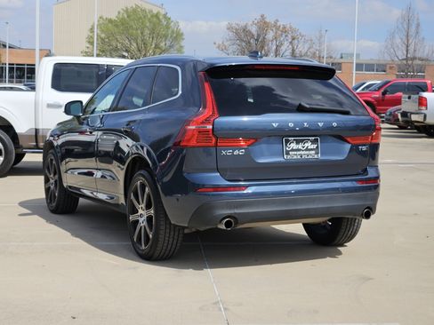 Used 2018 Volvo XC60 T5 Momentum w/ Vision Package image 4