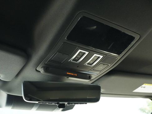 New 2026 Land Rover Defender 110 X-Dynamic SE AWD/4WD image 16