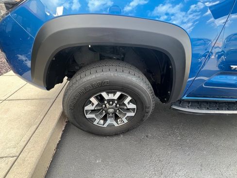 Used 2017 Toyota Tacoma TRD Off-Road image 10