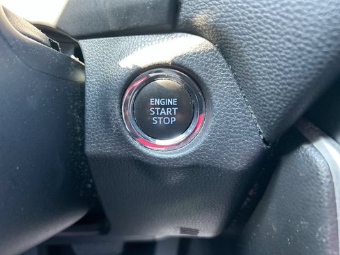 Used 2020 Toyota RAV4 XLE FWD image 18