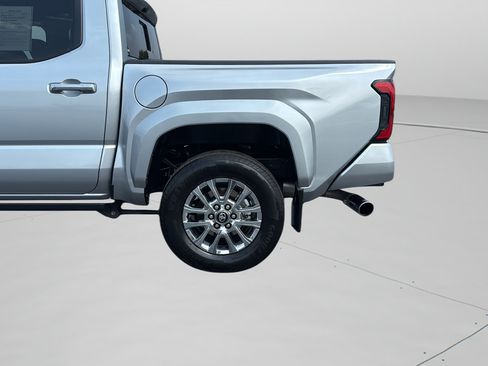 Used 2025 Toyota Tacoma Limited AWD/4WD image 32