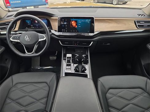 Used 2025 Volkswagen Atlas SE image 8