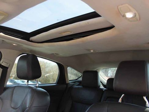 Used 2012 Ford Focus SEL image 23