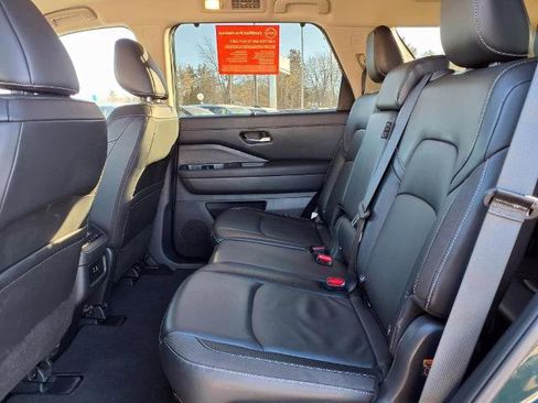 Certified 2025 Nissan Pathfinder SL image 7