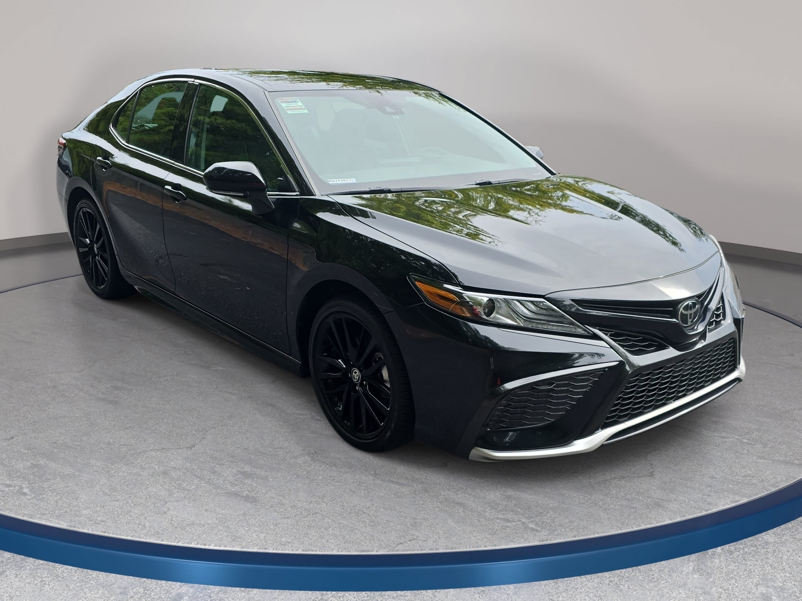 Used 2024 Toyota Camry XSE FWD image 3