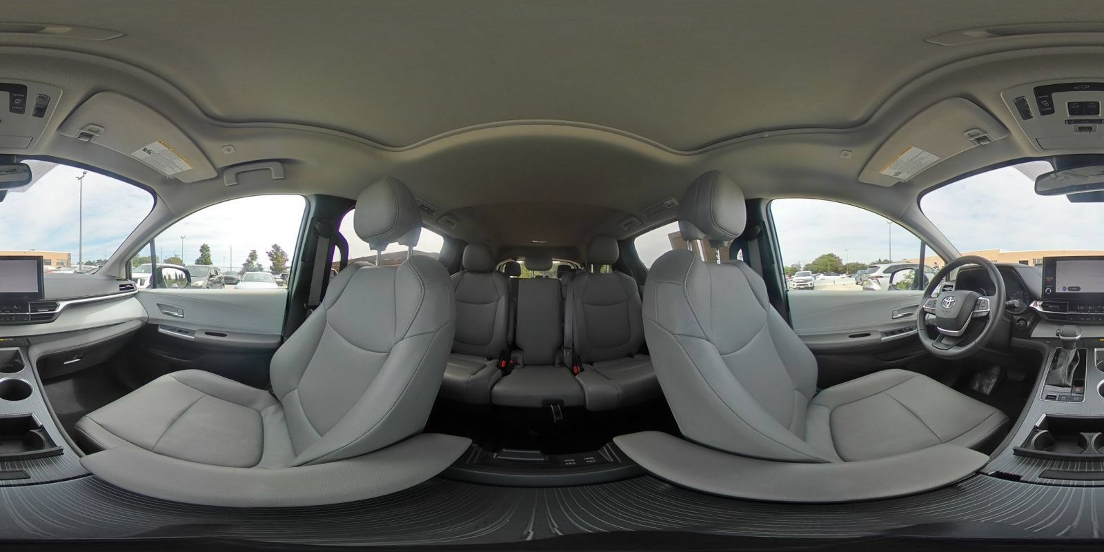 Used 2025 Toyota Sienna XLE FWD image 44