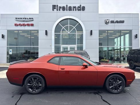 Used 2021 Dodge Challenger SXT w/ Driver Convenience Group AWD/4WD image 6