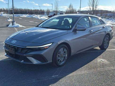 Used 2024 Hyundai Elantra SEL image 13