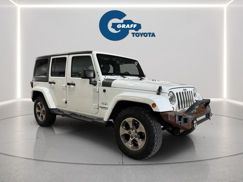 Used 2017 Jeep Wrangler Unlimited Sahara w/ Connectivity Group AWD/4WD image 10