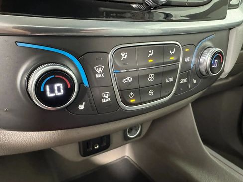 Used 2019 Chevrolet Traverse LT AWD/4WD image 21