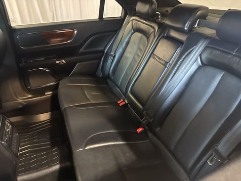 Used 2017 Lincoln Continental Select image 12