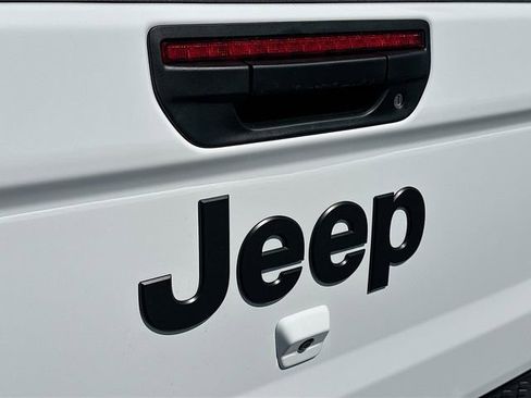 New 2026 Jeep Gladiator Sport image 18