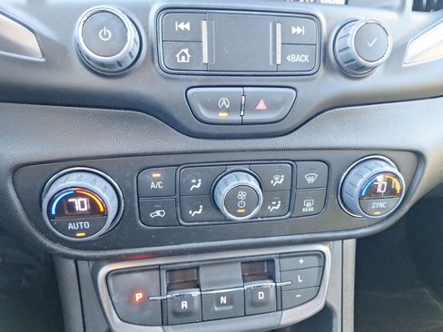 Used 2024 GMC Terrain AT4 w/ Infotainment Package II image 28