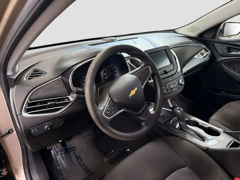 Used 2018 Chevrolet Malibu LT FWD image 11
