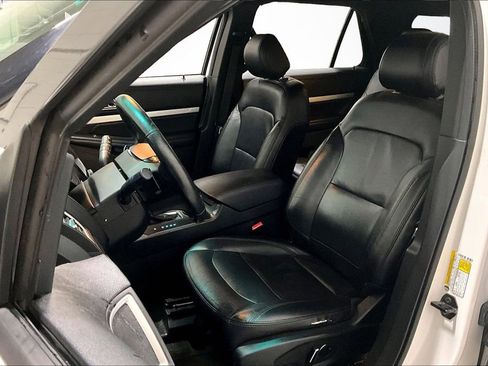 Used 2016 Ford Explorer XLT w/ Equipment Group 202A image 21