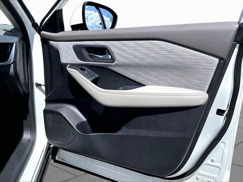 Certified 2023 Nissan Rogue SV FWD image 22