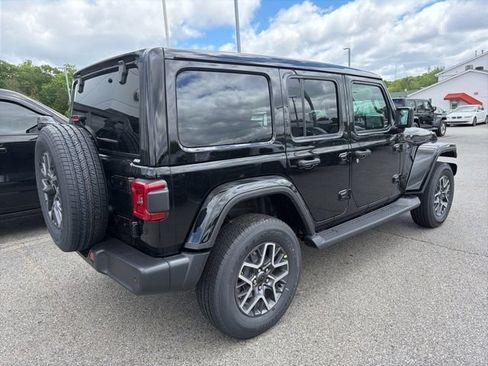 New 2026 Jeep Wrangler Unlimited Sahara AWD/4WD image 3