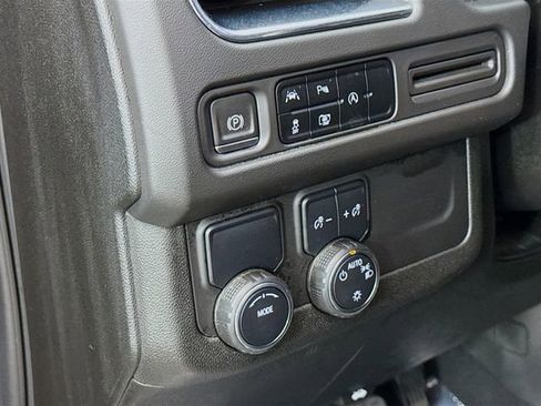 Used 2023 Chevrolet Suburban LT w/ Luxury Package image 11