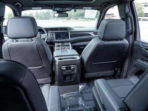 Used 2024 GMC Yukon XL Denali AWD/4WD image 25