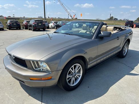 Used 2005 Ford Mustang Premium image 15