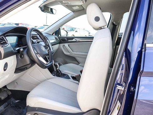 Certified 2023 Volkswagen Tiguan SE FWD image 18