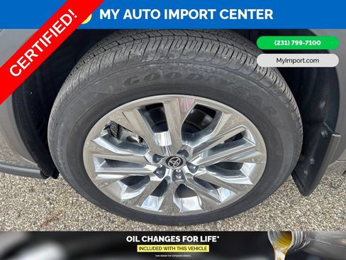 Certified 2025 Toyota Highlander Limited AWD/4WD image 9
