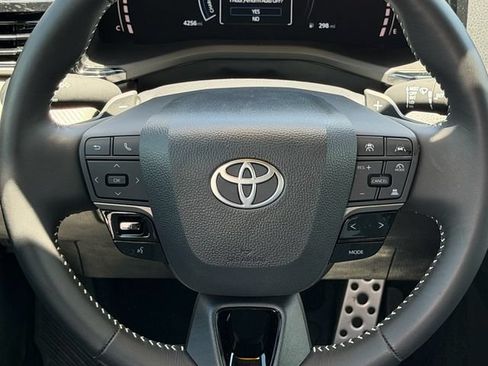 Used 2026 Toyota Camry SE FWD image 15