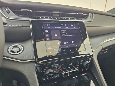 New 2025 Jeep Grand Cherokee Altitude AWD/4WD image 19