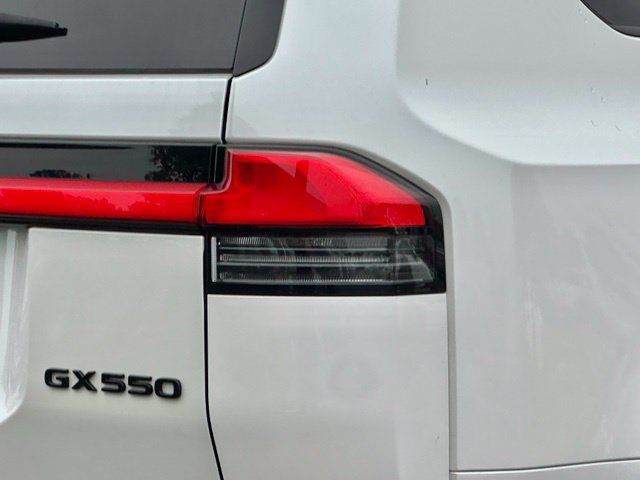 Used 2024 Lexus GX 550 w/ Accessory Package (31) AWD/4WD image 12